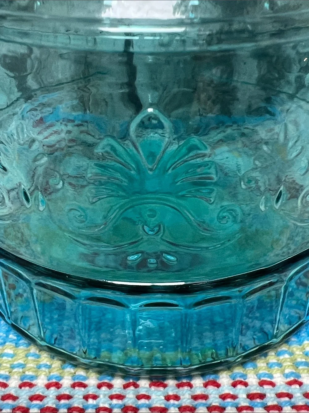 The Pioneer Woman “Cassie” glass embossed canister-small 33oz- 5”x5.75”- Teal